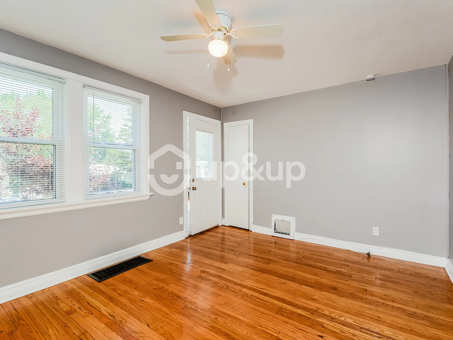 2 bed, 1.0 bath, 750 sqft, $1,095 — Photo 3