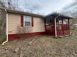 1736 Temple St, Hinton, WV 25951