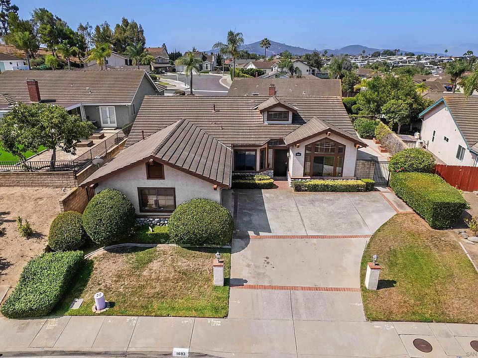1st image of 1693 W Country Club Ln W