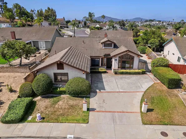 1693 W Country Club Ln W, Escondido, CA 92026