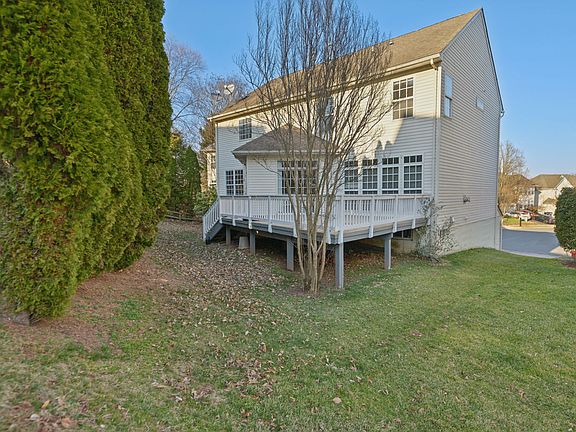 3rd image of 47716 Beaufort Ct