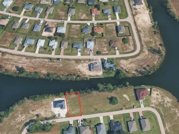 4305 NE 20th Ct, Cape Coral, FL 33909
