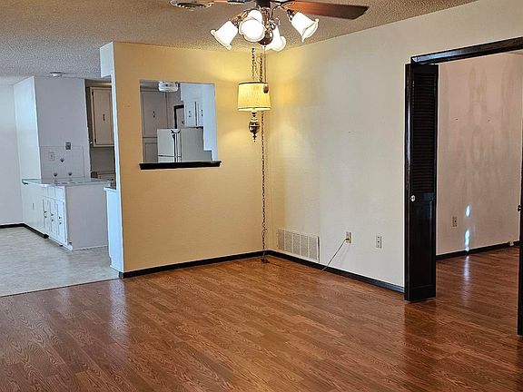 3rd image of 1301 W Florida St