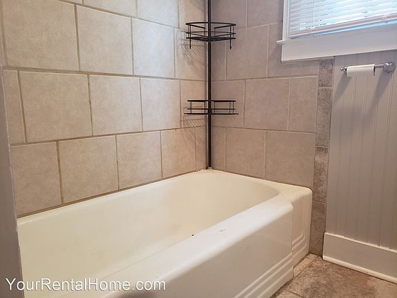 4th image of 815 Burkett St