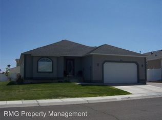 303 Rolling Hills Dr, Elko, NV 89801