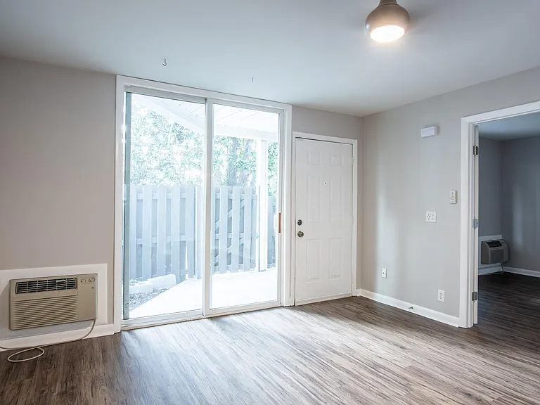 801 Inverness Ave #D4 — Photo 9
