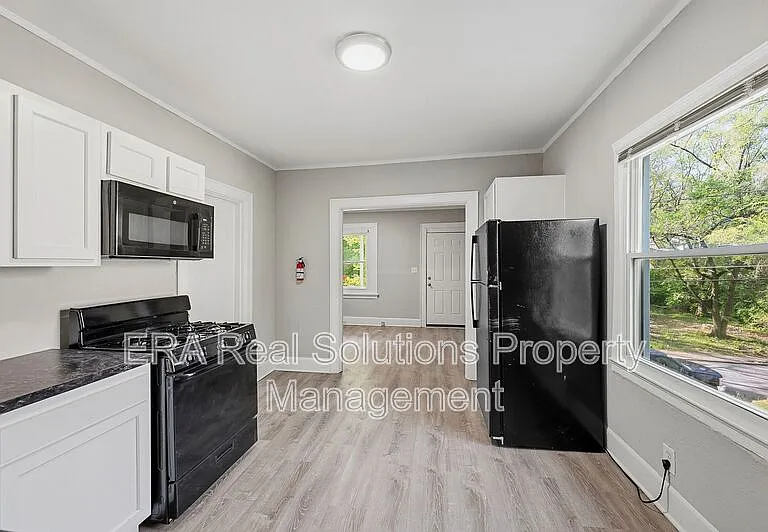 130 Valencia St #1 — Photo 13