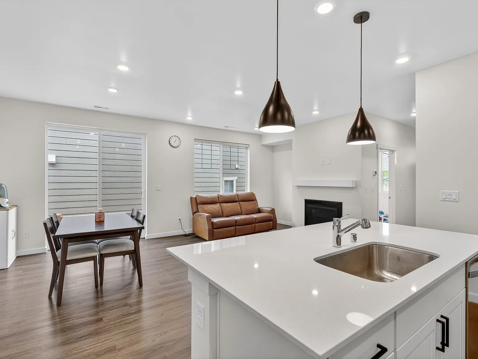 4 bed, 2040 sqft, $3,890 — Photo 3