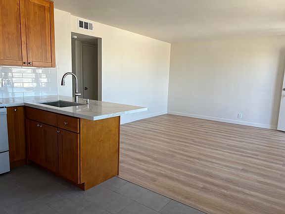 5th image of 701 Mills Ave #18