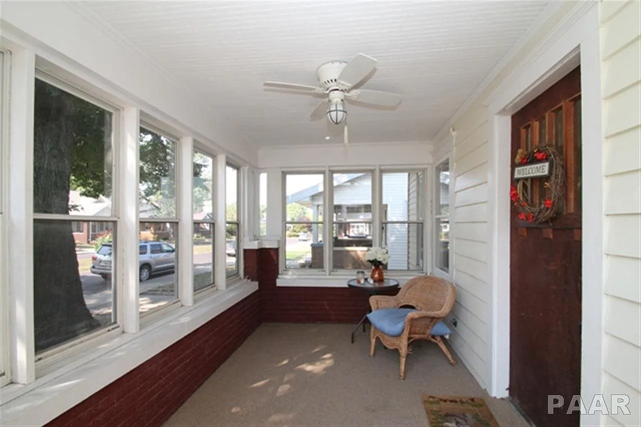 727 W Eleanor Pl photo 1