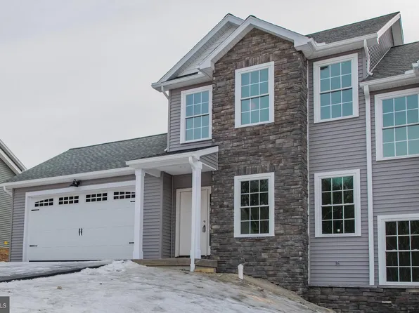 65 Wisteria Ln, Williamsport, PA 17701