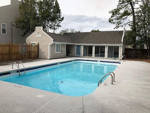 3rd image of 727 Bragg Dr APT E