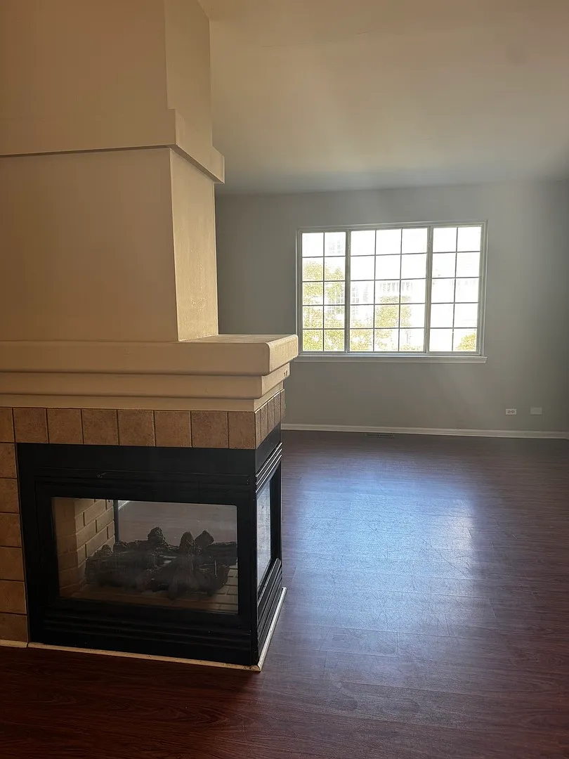 3 bed, 2.5 bath, 1398 sqft, $2,600 — Photo 4