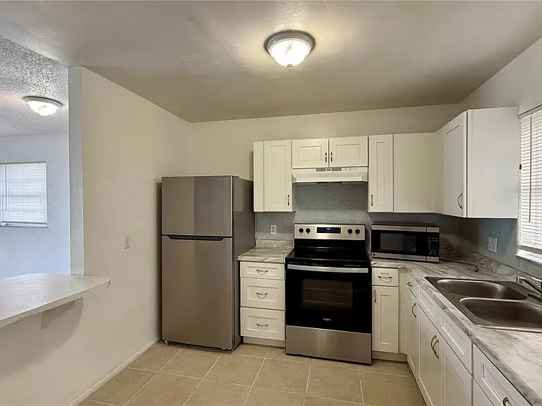 325 W Pierce St #1 — Photo 4