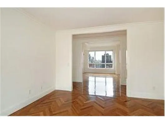 Rented by Douglas Elliman | media 14