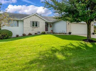 1671 Apache Trl, Freeport, IL 61032