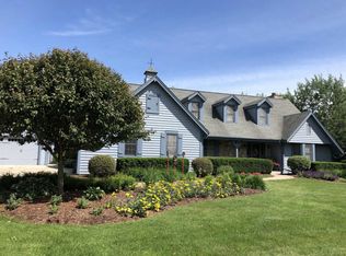 W293N6716 Cheryl Ln, Hartland, WI 53029