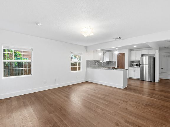 5th image of 1137 Nickols Ave