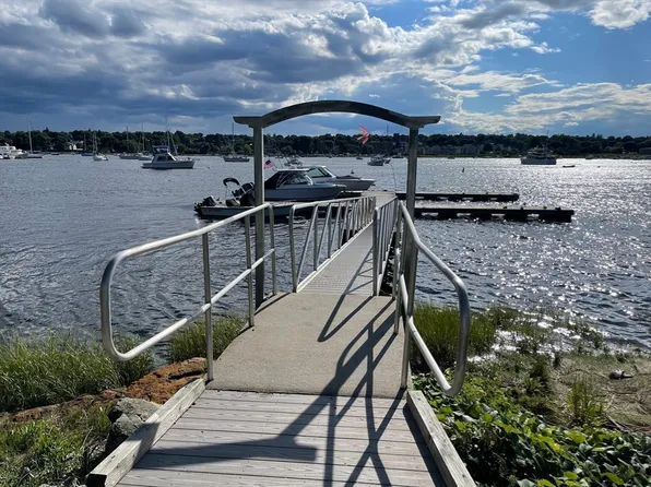 10 Friedenfels St, Salisbury, MA 01952