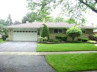 225 E Edgemont Ln, Park Ridge, IL 60068