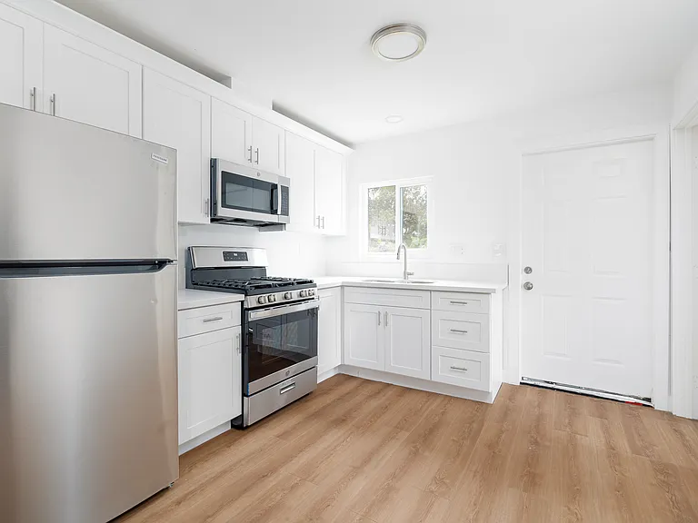 843 Payne St — Photo 11