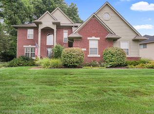 634 Olivia Dr, Milford, MI