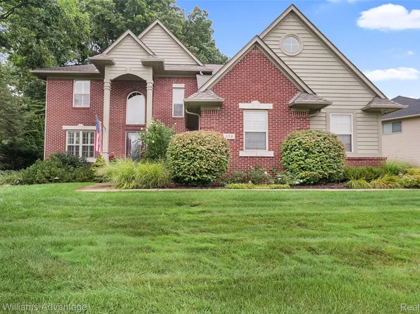 634 Olivia Dr, Milford, MI 48381