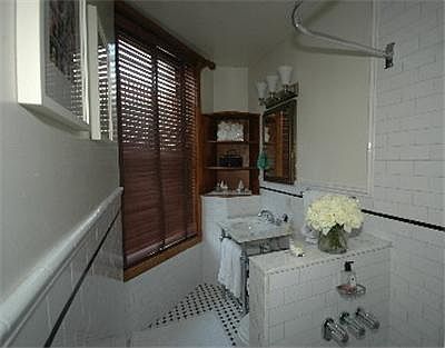 4th image of 13 Morton St APT 1