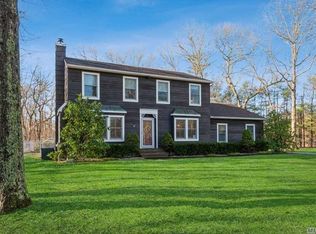 6 Harness Ct, Yaphank, NY 11980