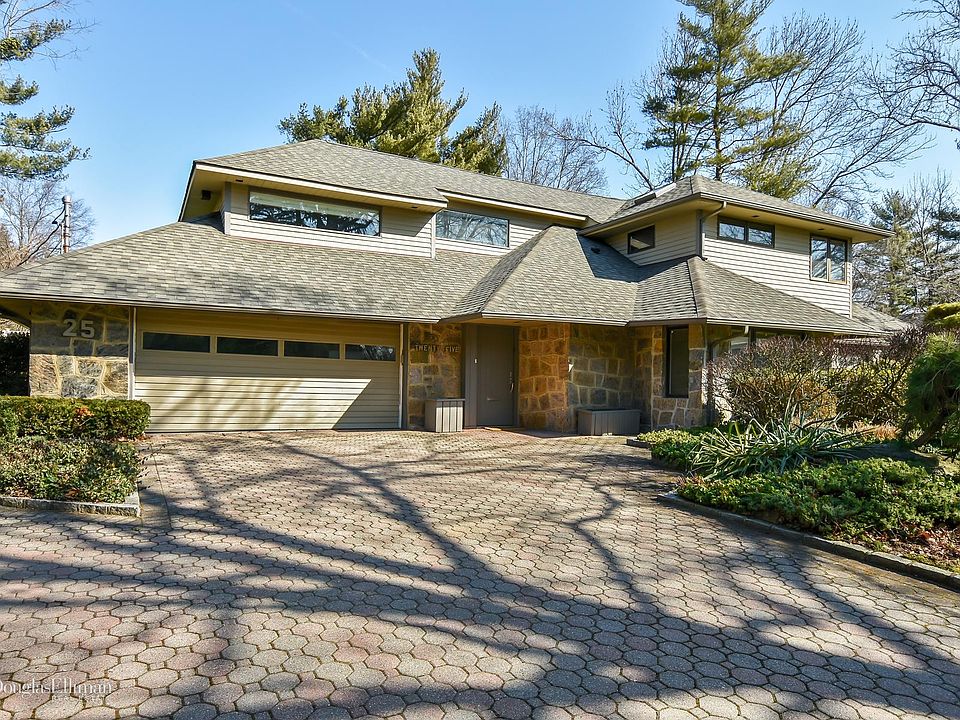 1st image of 25 Strawberry Ln