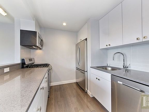 4th image of 253 W 73rd St APT Ph2b