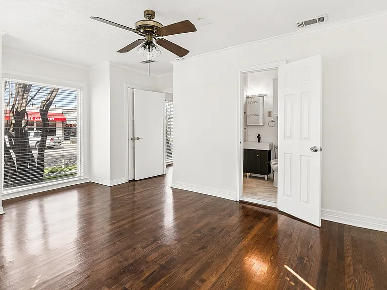 6950 Hillcrest Ave — Photo 12