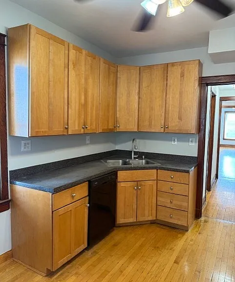 1632 W Nelson St #2W — Photo 6