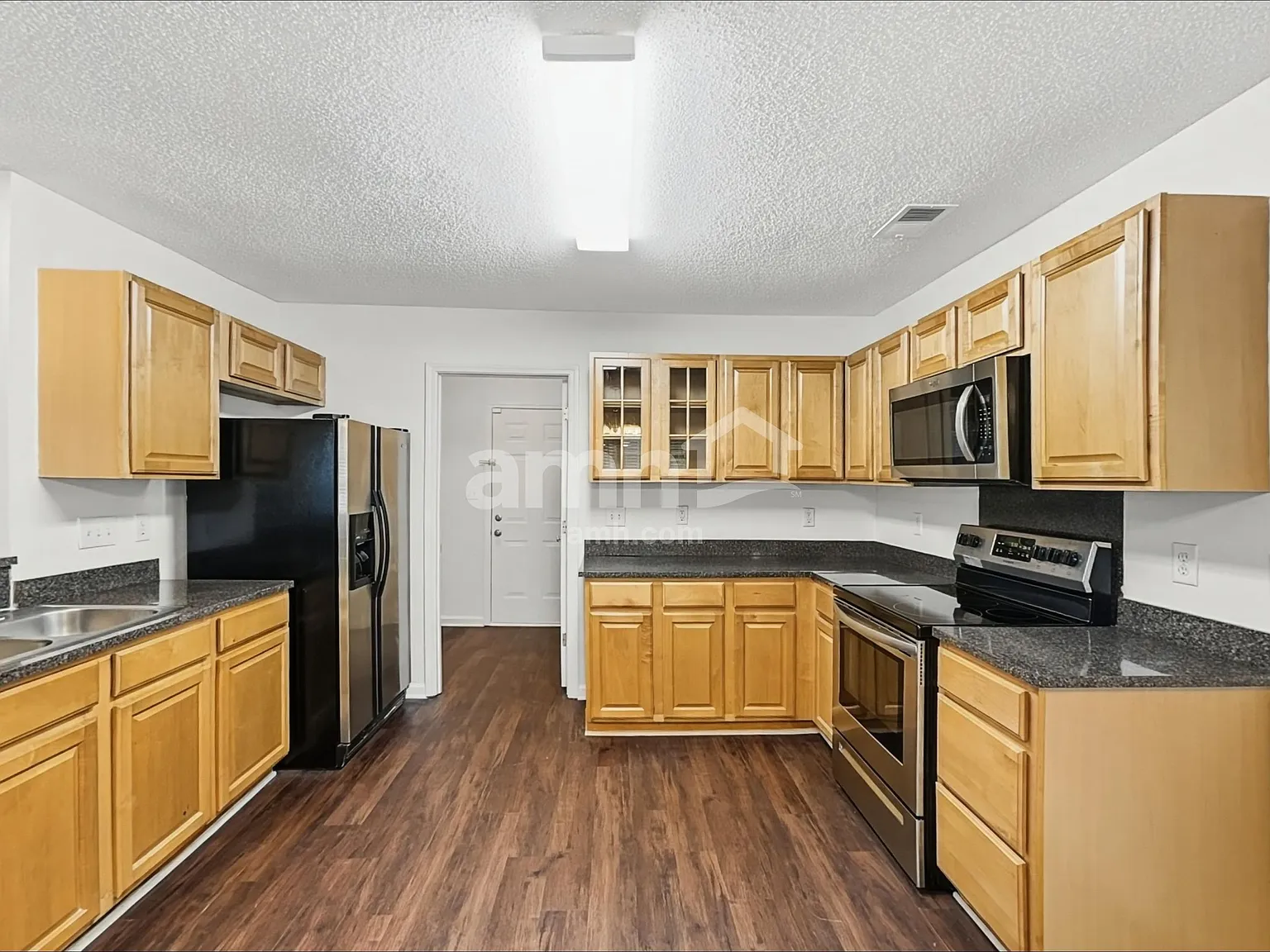 3 bed, 2.5 bath, 1392 sqft, $1,865 — Photo 3