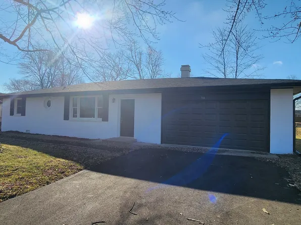 711 Valley Dr, Anderson, IN 46011