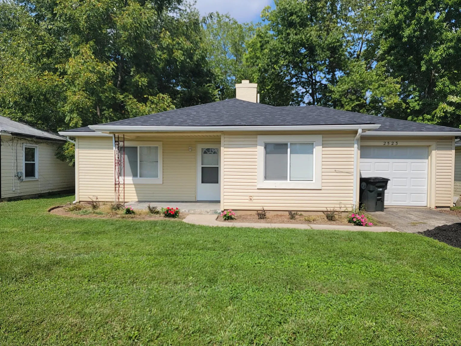 2 bed, 798 sqft, $1,100 — Photo 1