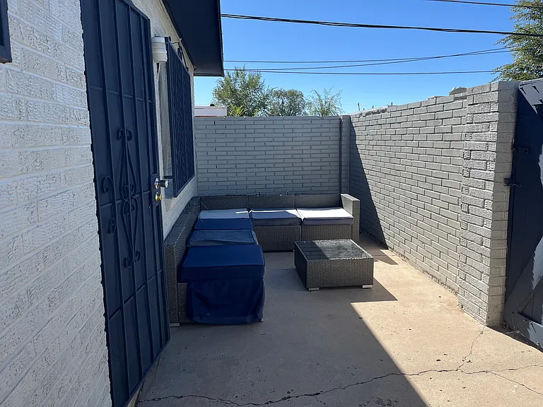 Totally Remodeled 2 Bedroom w/ Private Yard and Washer / Dryer in Unit — Photo 8