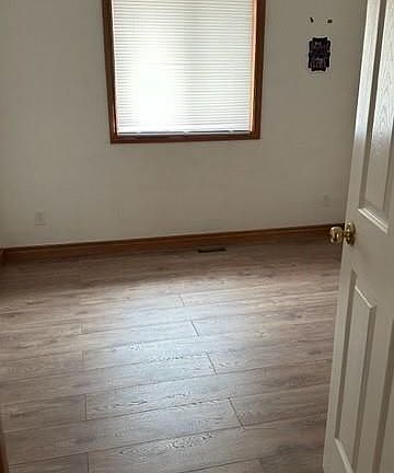 3rd image of 4637 Helsinki Cres