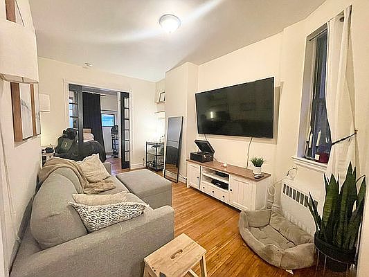 5th image of 328 E 85th St APT 1D