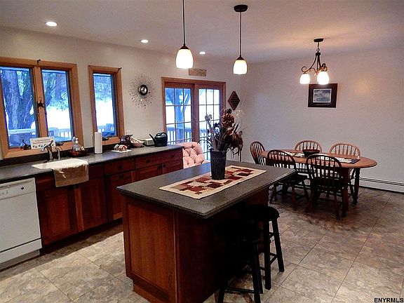 3rd image of 35 Dormay Ln