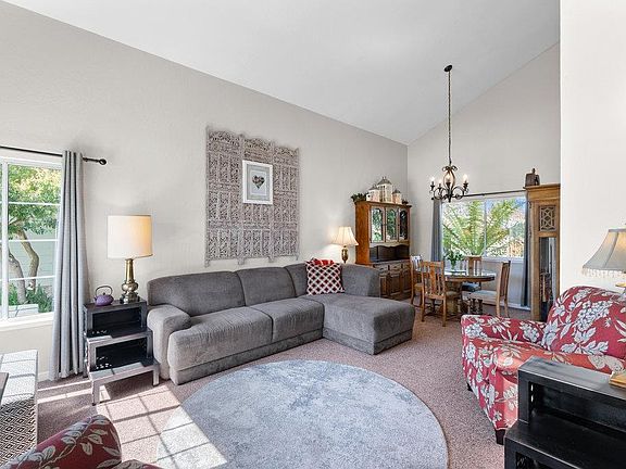 5th image of 105 Pauline Dr
