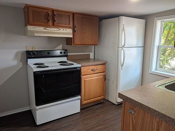 2nd image of 728 E Main St APT 4