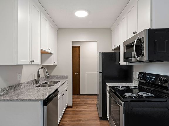 2nd image of 3620-3708 3720 West 32nd St #3620_208
