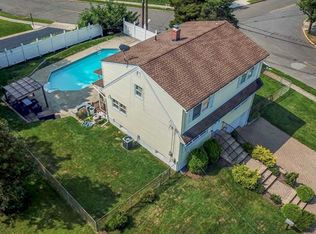 1 Medford Rd, Dumont, NJ 07628