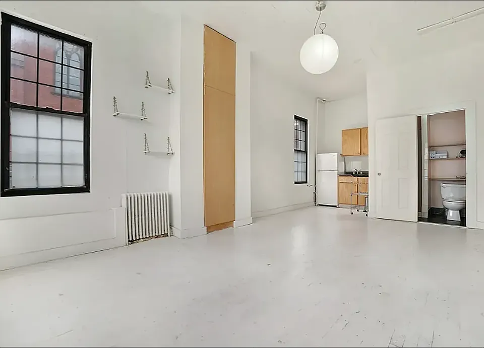 290 Devoe St #1L