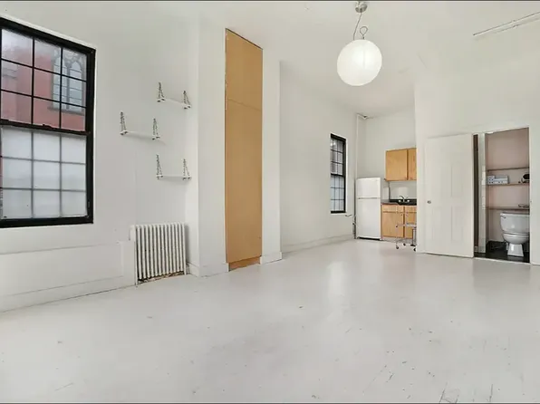 290 Devoe Street image 1 of 4