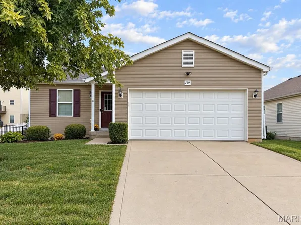719 Rabbit Run Dr, Wentzville, MO 63385