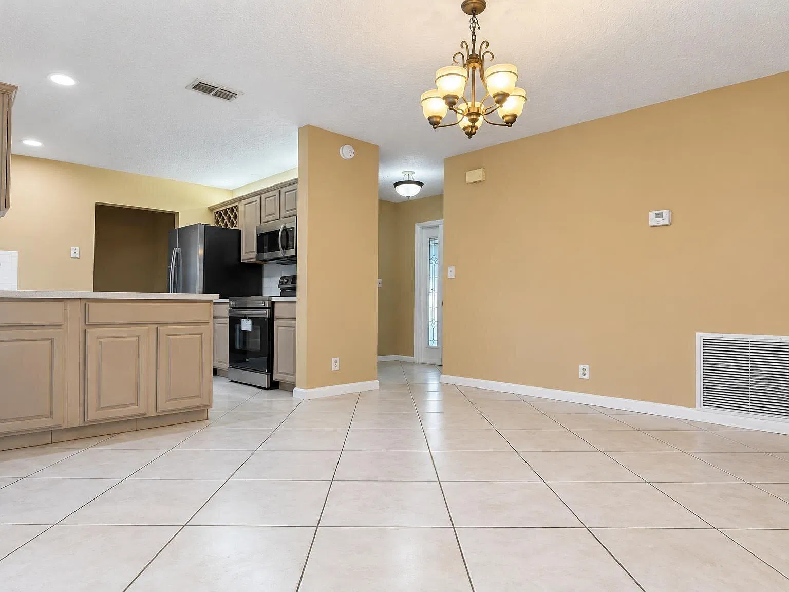 3 bed, 2.0 bath, 1484 sqft, $3,400 — Photo 4