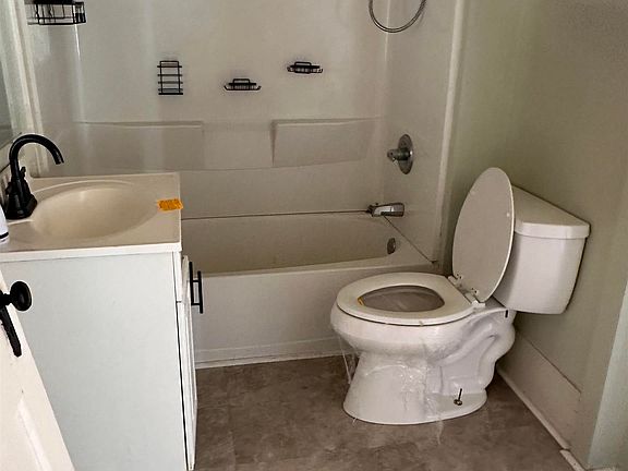 5th image of 133 Marlboro Rd