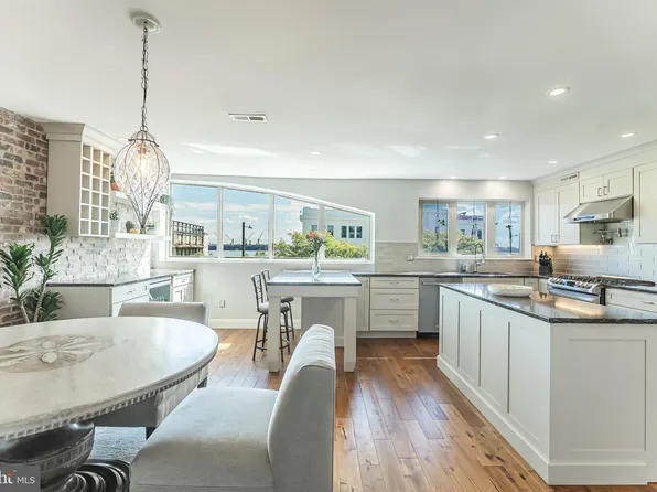 1 Christian St APT 33, Philadelphia, PA 19147